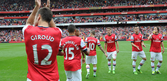 “罗马队友基情互动”，德罗西赛后新闻发布会被哲科亲吻