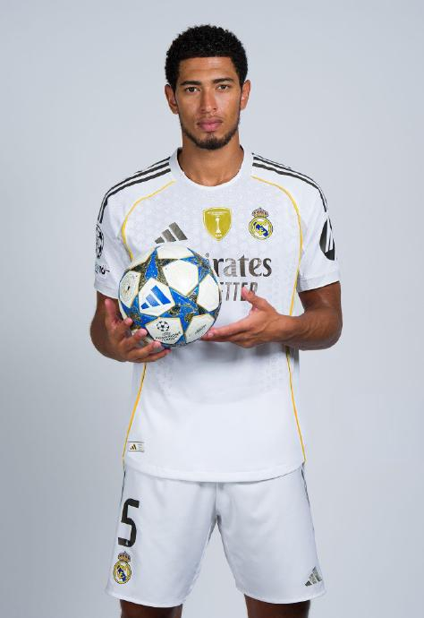 重返欧洲！官方：41岁巴西中卫蒂亚戈·席尔瓦自由身加盟波尔图（官方宣布：41岁巴西中卫蒂亚戈·席尔瓦以自由身签约波尔图，重返欧洲赛场）