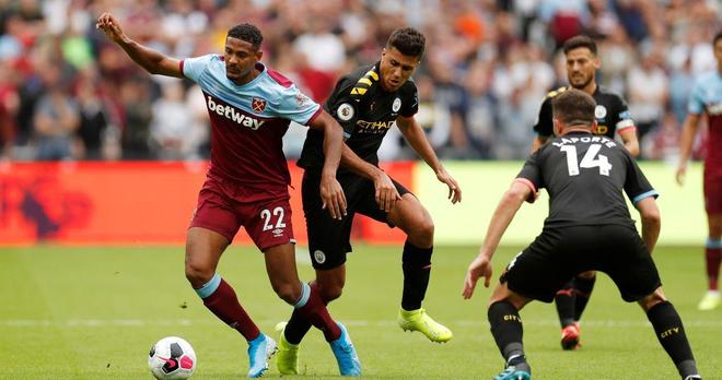 官方：阿贾克斯与18岁后防小将亚伦·鲍曼续约至2030年（阿贾克斯官宣：18岁后防新秀亚伦·鲍曼续约至2030年）