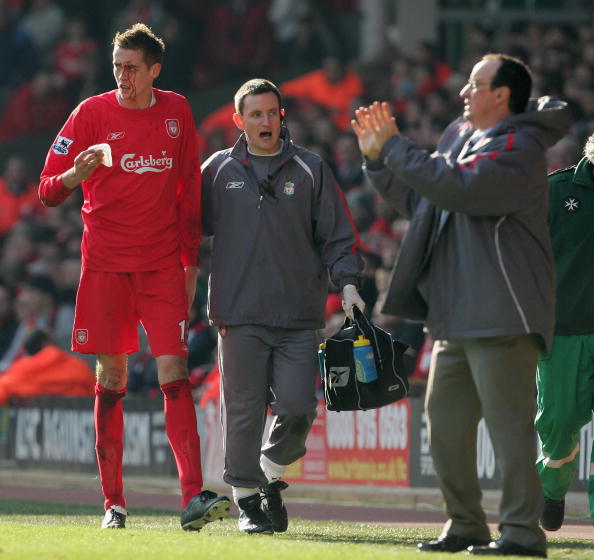 曼城主场战维拉坐拥1神迹 数据示蓝月2-1小胜（曼城主场神纪录加持 预测蓝月2-1险胜维拉）