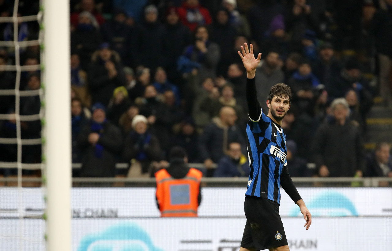 欧冠半场：杜兰、多尔贝格破门，卡拉巴克1-1阿贾克斯（欧冠半场比分：卡拉巴克1-1阿贾克斯，杜兰与多尔贝格建功）