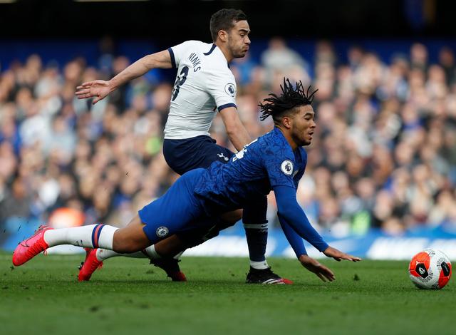 爱德华兹半场12分4失误，兰德尔10中5拿到14分