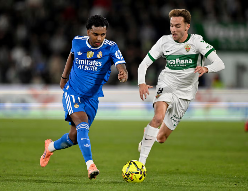 不差钱，阿联酋足协提供5架专机拉球迷去客场看世预赛（阿联酋足协豪气包机，5架专机送球迷赴客场看世预赛）