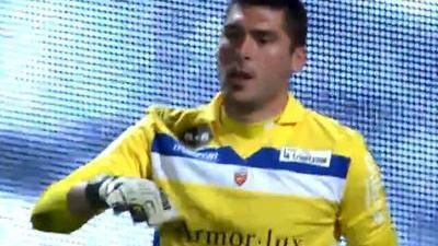 曼联本赛季在劫富济贫中表现突出，对阵强队全胜，但中下游球队难求一胜，有望争夺欧冠资格。（曼联本季劫富济贫显著：强强对话全胜，打弱旅难求一胜，欧冠席位在望）