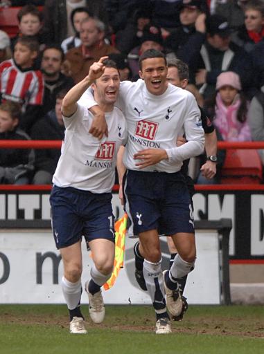 中国球员留洋要分几步走？看看日本足球的“参考答案”（中国球员留洋如何分步推进？日本足球的经验可供借鉴）