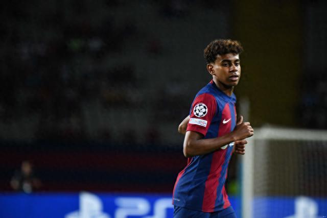 半场数据：葡萄牙控球率接近八成，狂射17脚（半场战况：葡萄牙控球近八成，17次射门猛攻）