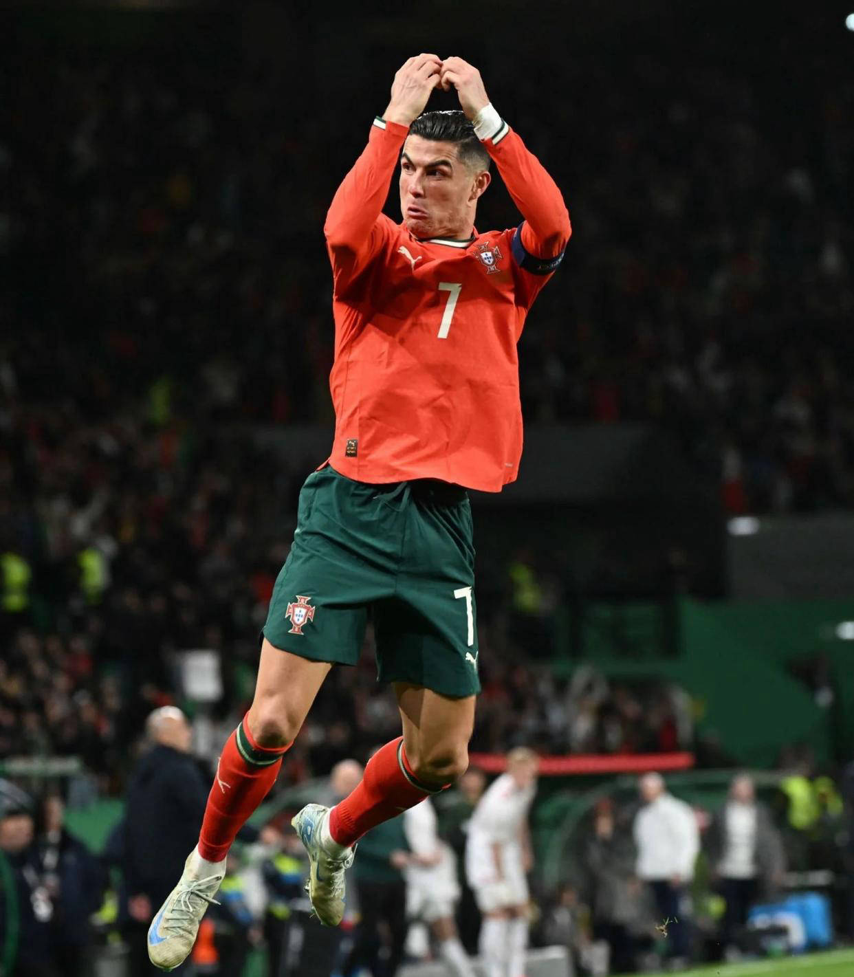 TA：随着主席选举临近，巴萨的长期引援议题根本无法提上议程