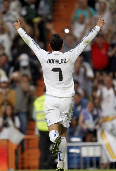 申花迎来2025最后一战，特谢拉、路易斯等多人合同将到期（申花迎战2025收官战：特谢拉、路易斯等多名球员合同到期）