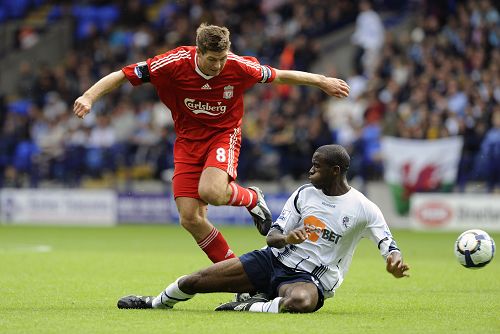 绝对压制！曼城主场8杀樱桃军 数据示纪录延续（主场无解！曼城对樱桃军豪取八连胜，纪录延续）