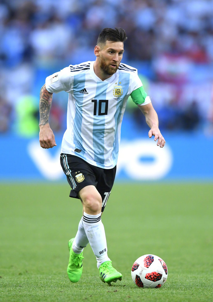 莱斯特城球迷赴意大利观战瓦尔迪比赛并合影