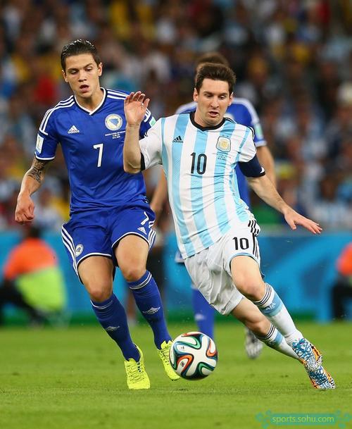 意甲保级生死冲！萨索洛主场剿杀19名紫百合，贝拉尔迪复出即王炸