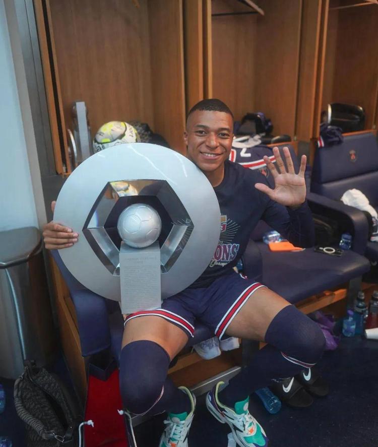 前巴萨总监：我们当时想签下伊萨克，目的是让他接替苏亚雷斯