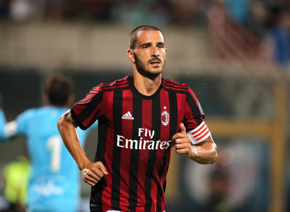 记者：阿芳和伊藤洋辉预计12月复出，穆西亚拉则需要更长时间