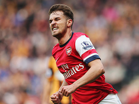 半场战报：阿森纳1-0布拉格斯拉维亚，萨卡点射