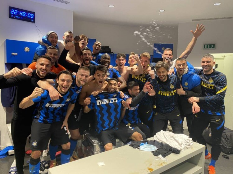 范佩西：温格是我的足球教父；弗格森的管理能力让人惊叹（范佩西：温格是我足球生涯的导师，弗格森的管理才华令人叹服）