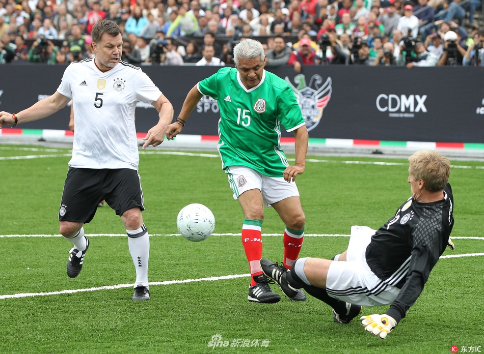 曼联英超15轮4-1胜狼队，近3轮不败，B费2射1传，助球队冲至第六，有望重返欧冠区。